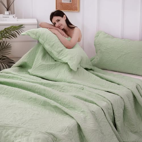 41uksdaenl.jpg EVENHUG Oversized King Quilt California King Size Lightweight Bedding Set for All Seasons (Sage Green 120"x128") EVENH